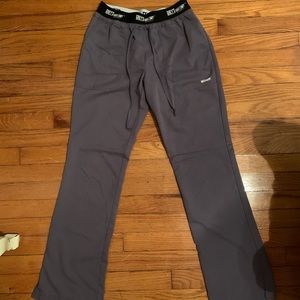 Grey’s Anatomy Active scrubs